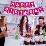 Baner papierowy Happy Birthday fuksja błyszczący ze srebrnym napisem