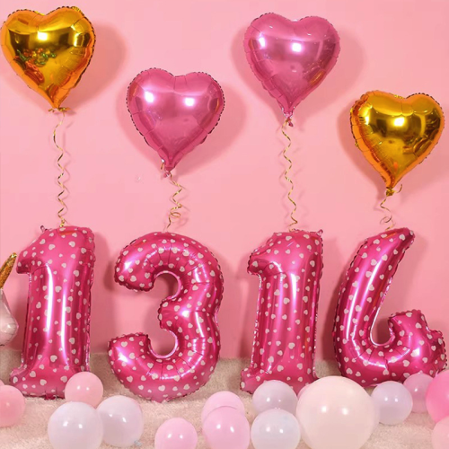 różowa cyfra w serduszka11.png