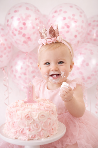 inspiracja na roczek balony z konfetti różowym