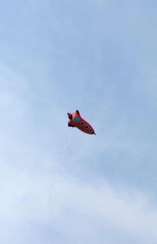 Balon foliowy rakieta 44 x 115 cm kosmos.jpg